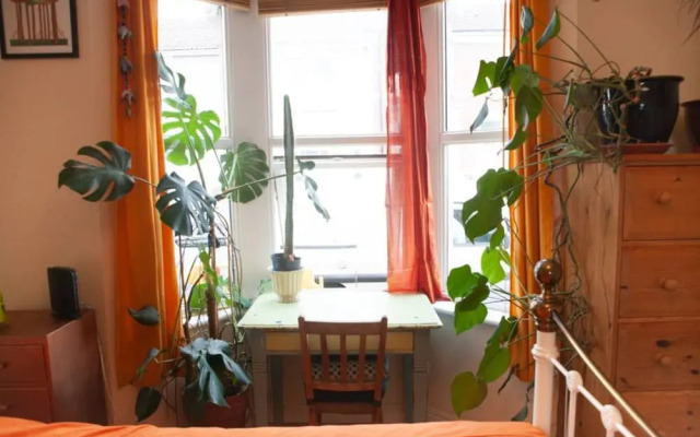 1 Bedroom Apartment With Beautiful Garden