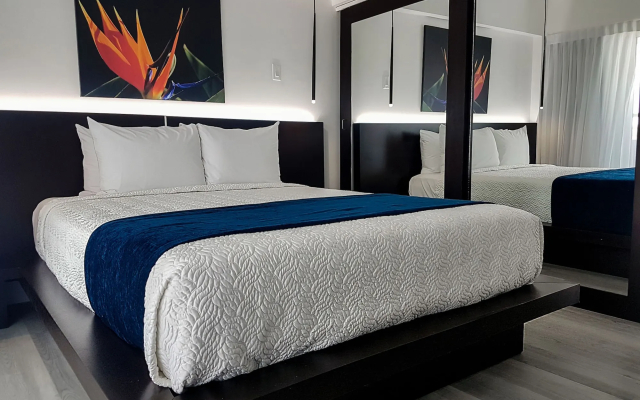 R Hotel Kingston