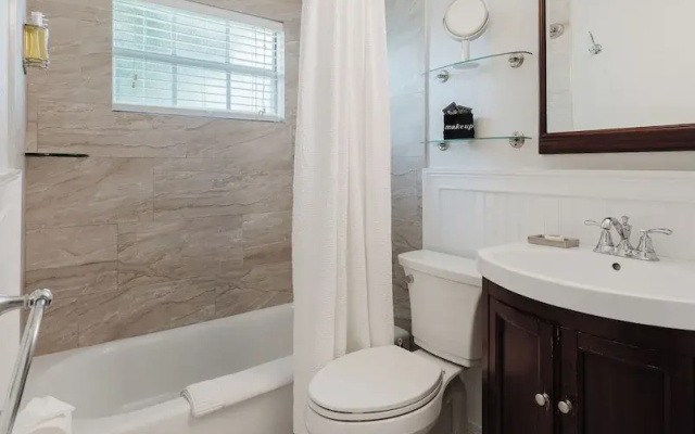 Nola Apartment