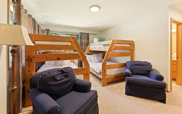 10 Tan Oak Home features Private Hot Tub and BBQ on the Deck by RedAwning