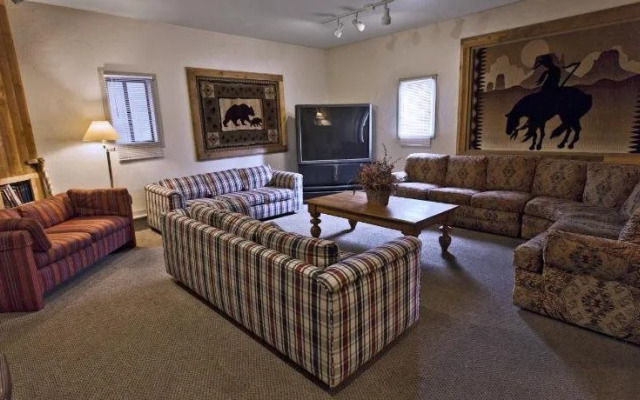 Summit Peaks Riverside Lodges East & West