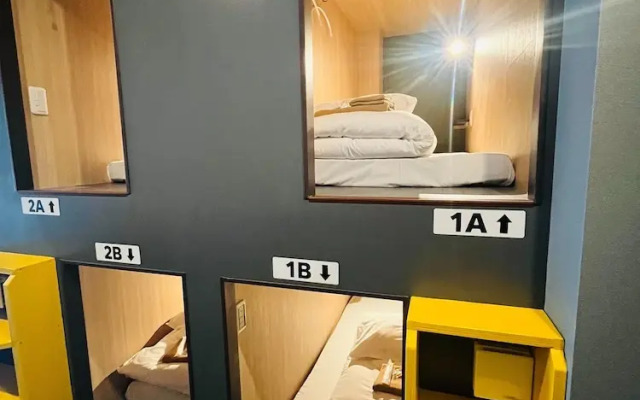 Otemachi Kamon Hotel - Caters to Men - Hostel