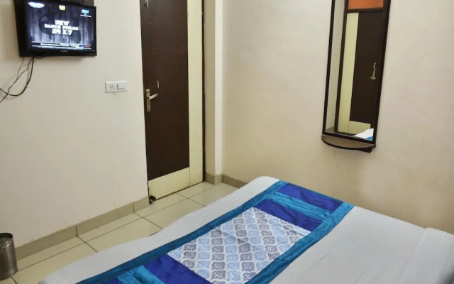 OYO Flagship 6298 Motel Divine