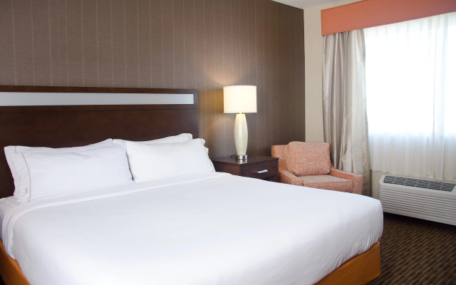 Holiday Inn Express Hotel & Suites Watertown-Thousand Island by IHG