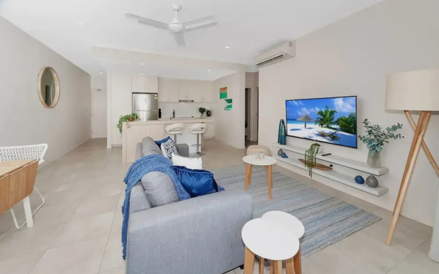 Coastal 2-bed With Parking & Pool by the Ocean