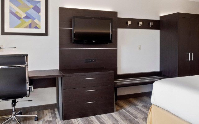 Holiday Inn Express and Suites Newton by IHG