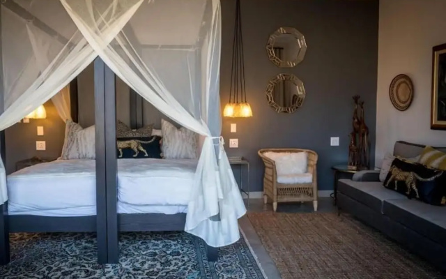 Safari Moon Luxury Bush Lodge