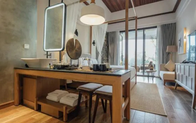 Bai Yu Ting Shan Zhu Hotel