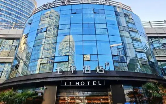 JI Hotel (Shanghai Zhenbei Road Subway Station)