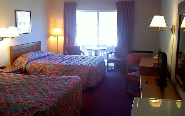Carriage House Motor Inn