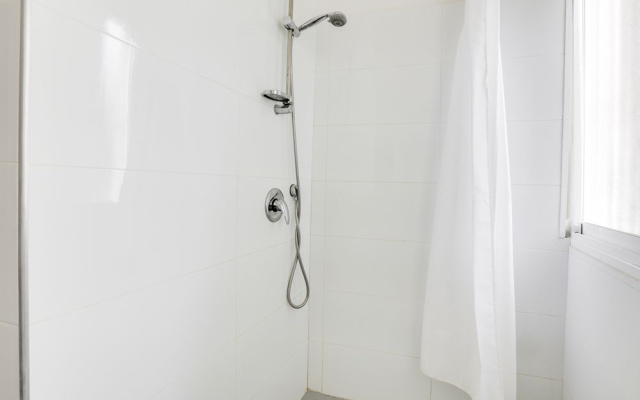 Central Apartment near Bograshov Beach