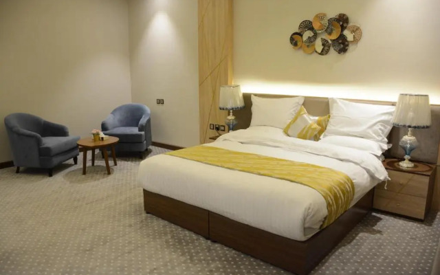 E1 Hotel
