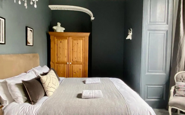 The Georgian Manor Apartment - Central Frome