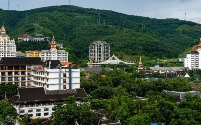 Xishuangbanna Jinghong Pan-Asia Smart Hotel (Gasa International Airport Railway Station)