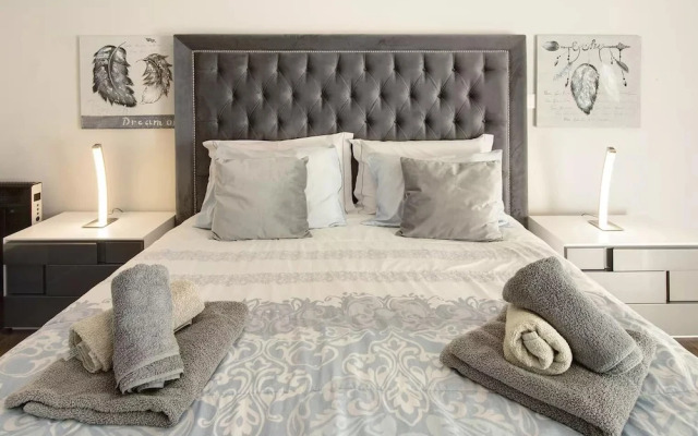 1 Bed Apartment Sleeps 4 With Pool