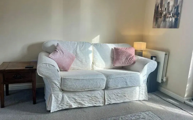 Entire Two Bedroom Detached Coach House