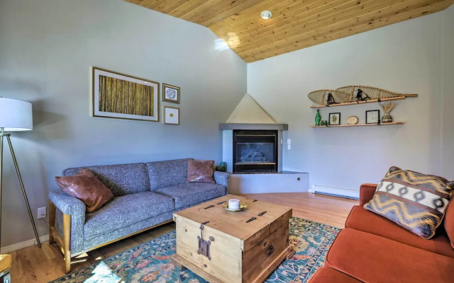 Cozy Carbondale Escape w/ Deck & Grill!