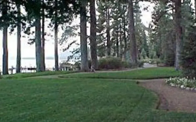 RedAwning Darling Delight Cabin