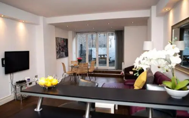 Apt 1, Trafalgar Square (1St Floor)