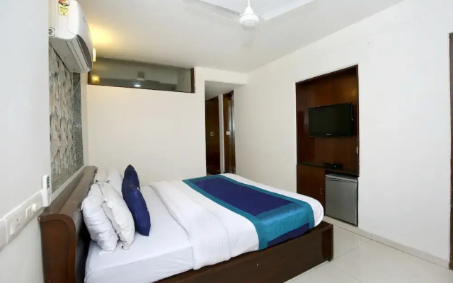 OYO 1496 Hotel Sky 5