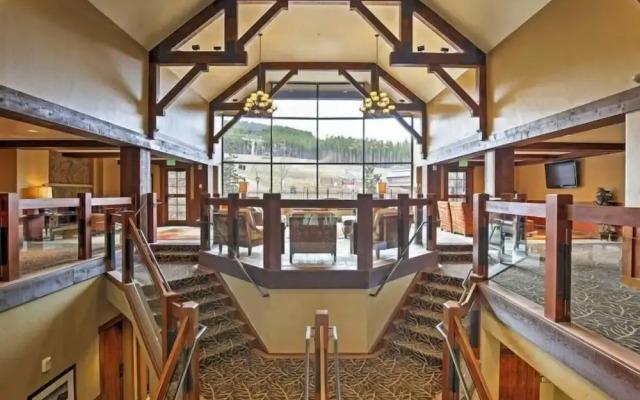 Crystal Peak Lodge 3 Bedroom Ski in, Ski out Slopeside Condo at the Base of Peak 7