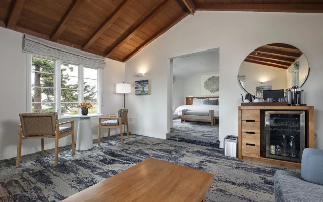 Carmel Beach Hotel