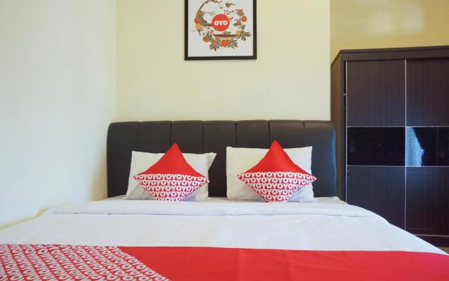 OYO 895 Mahameru Residence