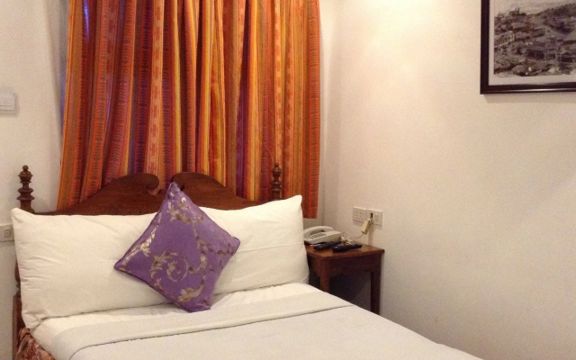 Log Cabin Hotel-Baguio