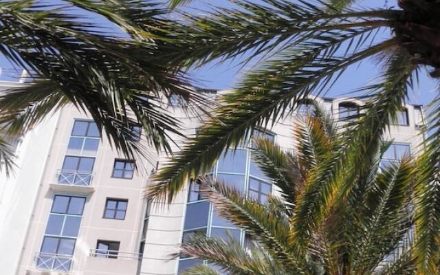 Апартаменты Magnifique Studio à 300 mètres de la Mer вид на фасад