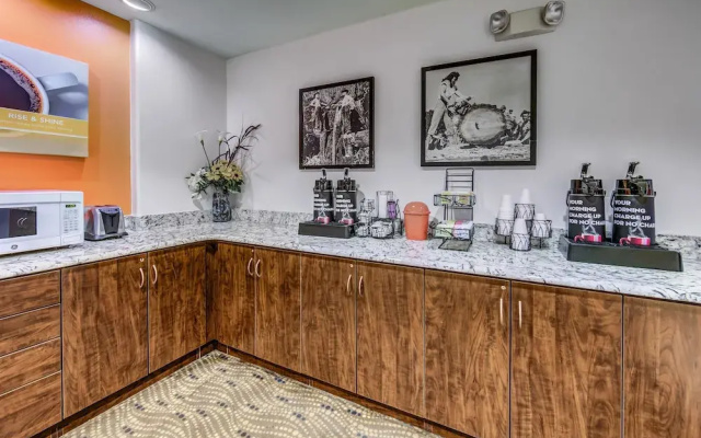 Microtel Inn & Suites