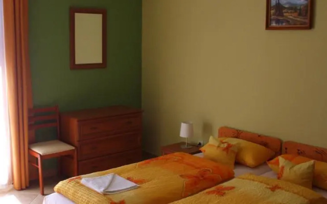 Várfürdő-Panzió Apartmanház