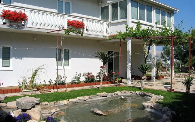 Scenic Apartment in Dalmatia With Lovely Garden