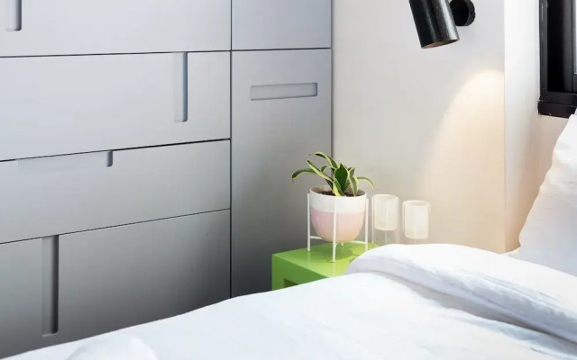 London in Tel Aviv - stay at my place