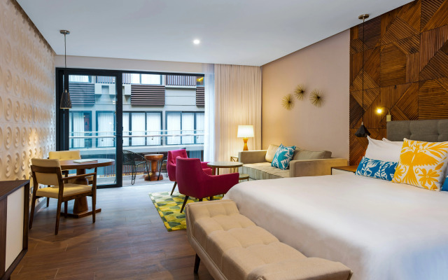 The Fives Downtown Hotel & Residences, Curio Collection by Hilton