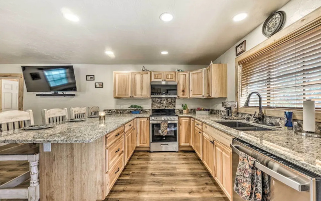 Ruidoso Vacation Rental w/ Covered Hot Tub!