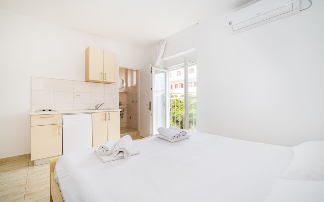 Studio Apartments Near Center 5