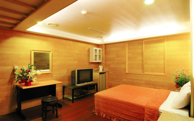 Empire Hotel