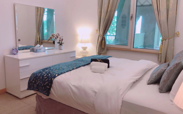 Stunning Beach front 1 bedroom at the palm
