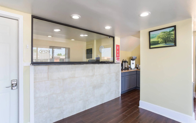 Econo Lodge Gallatin - Metro Nashville