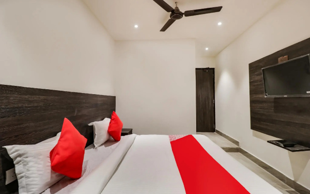 OYO 69479 Hotel Blue Diamond