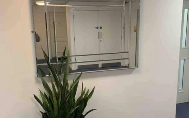 Charming 2-bed Apartment in Slough