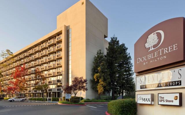 Отель DoubleTree by Hilton San Jose вид на фасад