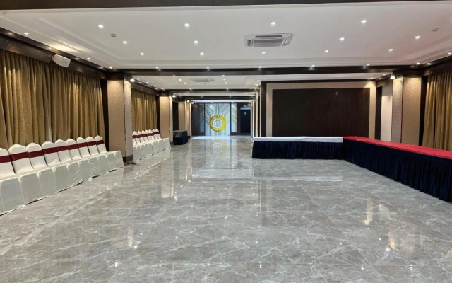Monday Hotels Amalapuram Heights