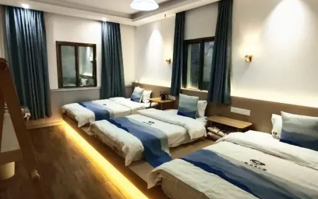 Gratitude Manor Campus Theme Homestay