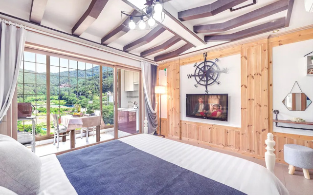 Geojedo Whirlpool Pension (pets friendly)