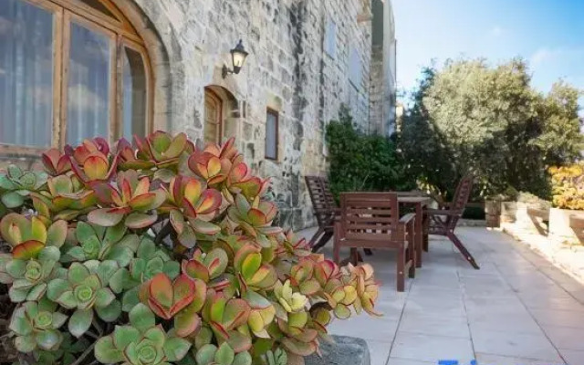 Villeleynah - 5 bedrooms (sleeps 12+ 2 kids) Munxar village