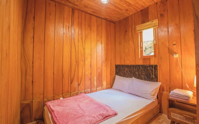 Emerald Cabin Dieng