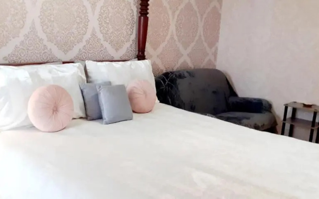 Marinaa Inn, Welcome Home