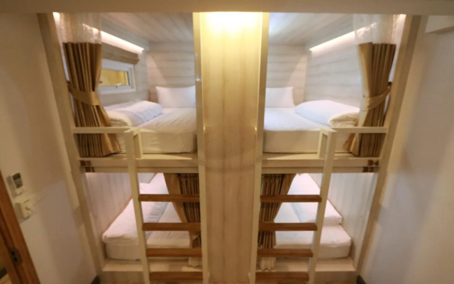 Mariya Lady Hostel At Suvarnabhumi Airport - Female Only