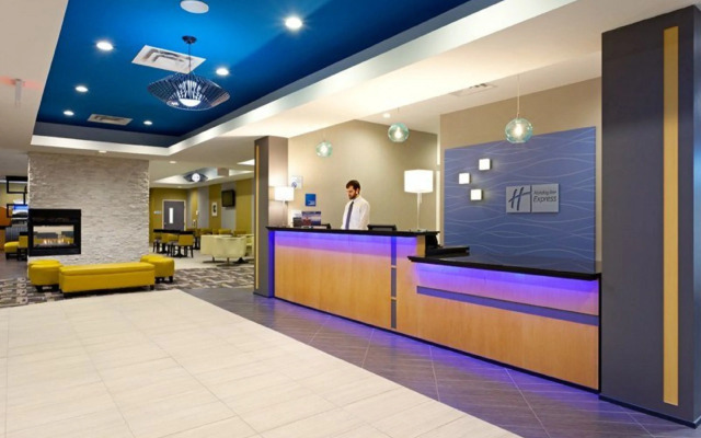 Holiday Inn Express Hotel & Suites Batavia -